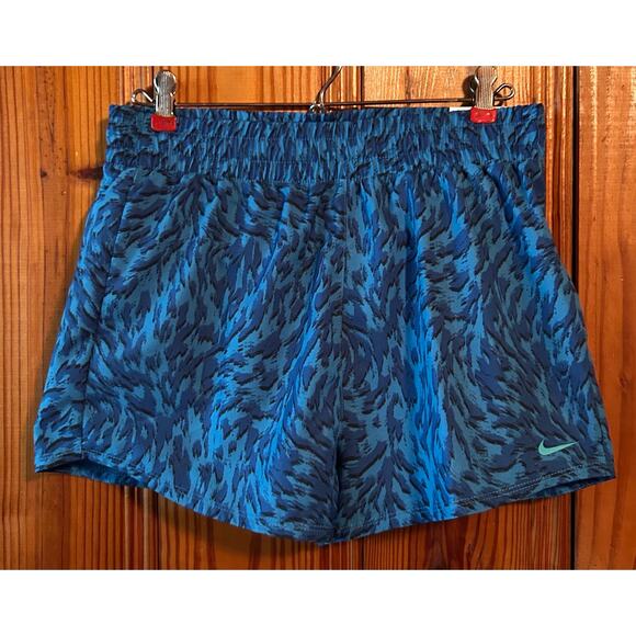 Brand new women’s Nike running shorts with built in underwear size XL - Picture 1 of 3